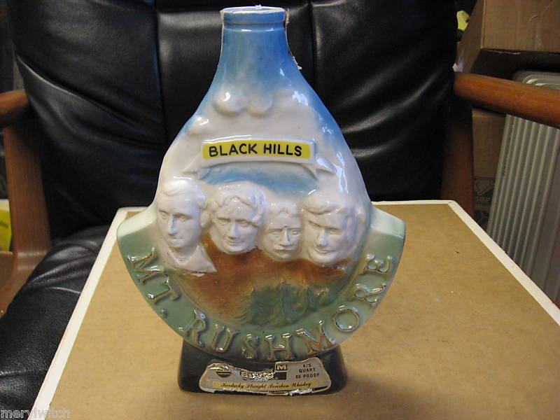 JIM BEAM 1969 Mt. Rushmore Black Hills Whiskey Decanter  