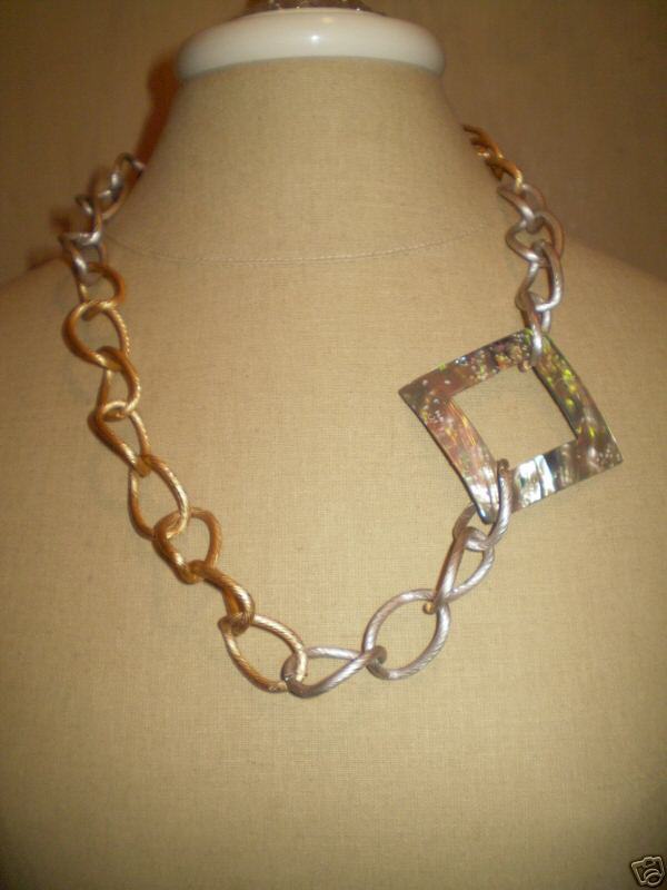 SQUARE BIZ Artisan Necklace  