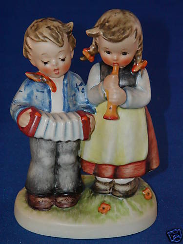 HUMMEL #218/0~BIRTHDAY SERENADE~TM4~DOUBLE FIGURINE  